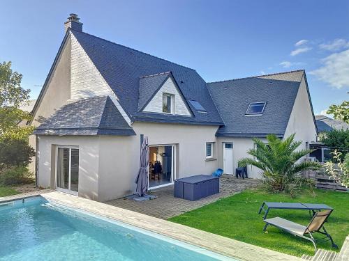 Agon-Coutainville Villa | Cozy Oceanfront Vacation Home with Pool & Family-Friendly Perks