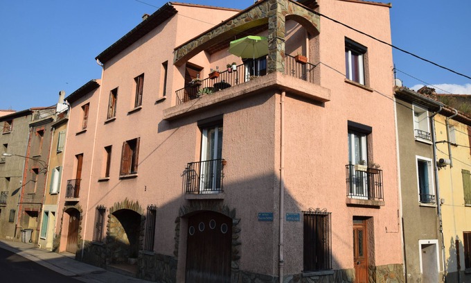 Estagel House | Charming Grande Maison de Village à Estagel with Spa & Breakfast
