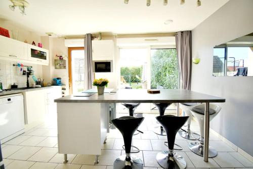 Ezy-sur-Eure House | Spacious Grande Maison for Up to 9 with Family-Friendly Perks
