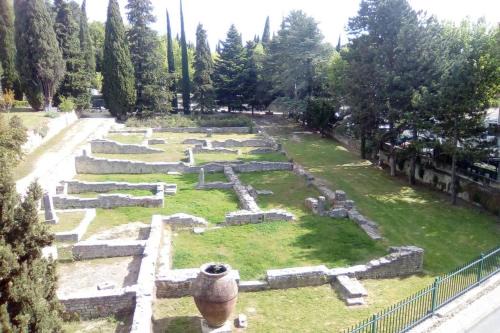 Vaison-la-Romaine Apartment | Scenic Terrace with Stunning Views of Ancient Ruins