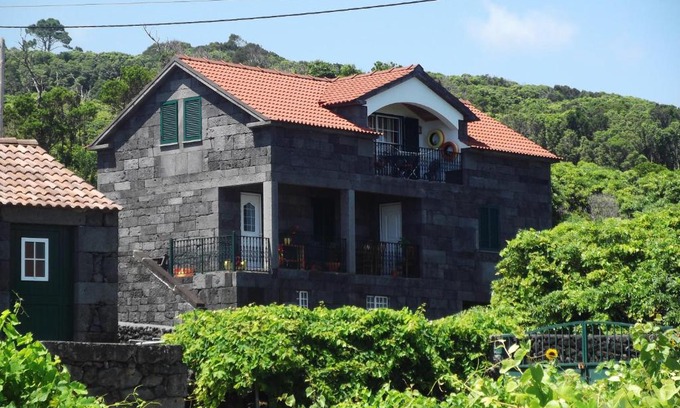 Prainha House | Relaxing Grande Tranquilidade with Oceanfront Hot Tub