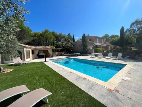 L'Isle-sur-la-Sorgue Villa | Panoramic Villa with Pool and Ocean View - 4-Star Stay