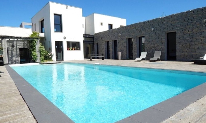 Saint-Gely-du-Fesc House | Relaxing Villa with Pool & Sauna near Montpellier