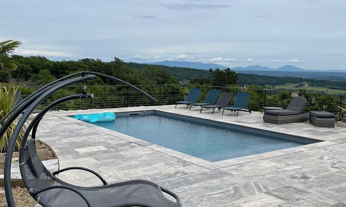 Forcalquier House | Modern Villa with Pool, 5 Bedrooms & Spa Amenities