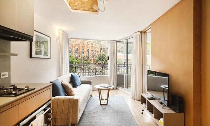 Centro International Apartment | Incredible Apartment in Central Location - Guest Rated 9.8