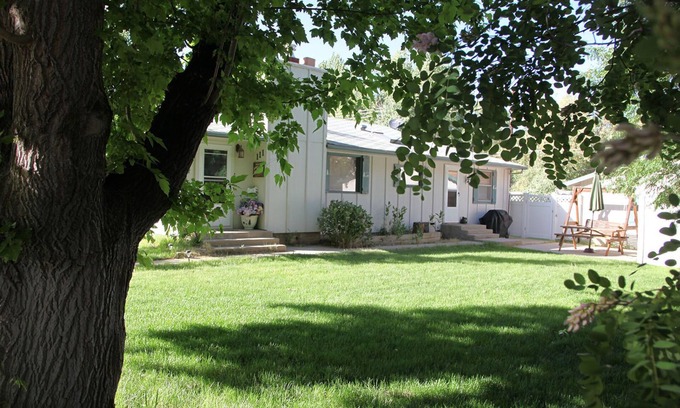 Buena Vista House | Cozy Grandma & Grandpa's House - Mountain Retreat Awaits