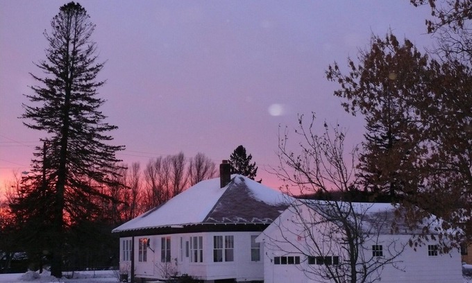 Rockland House | Cozy Grandma Nina's House with Breakfast & Child-Friendly Amenities