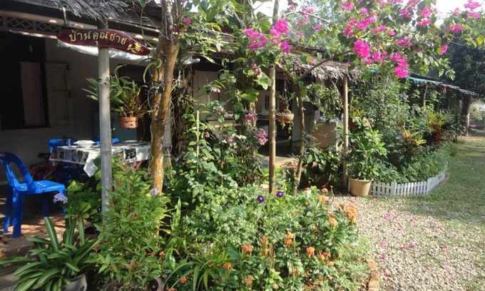 Sangkhla Buri House | Comfortable Stay at Grandma's Home Sangkhlaburi with Breakfast