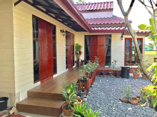 Nakhon Nayok House | Family-Friendly Stay at Grandma's House with Great Amenities