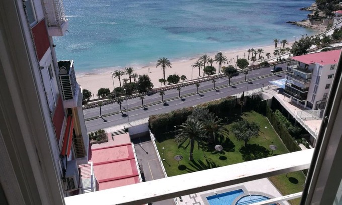 L'Albufereta Apartment | Grandpa Beach House: Pet-Friendly Oasis with Ocean Views