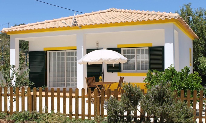 Sargacal House | Family-Friendly Getaway: Grandparents' House in Lagos