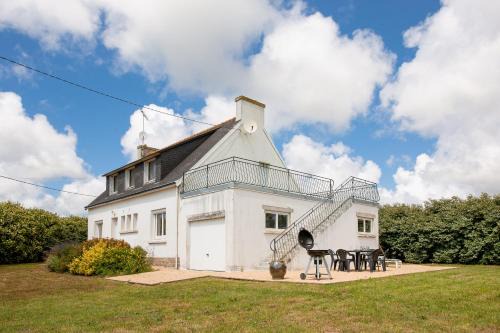 Plovan House | Spacious Retreat in Plovan for Families & Pets Welcome