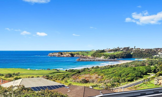 Kianga Apartment | Grandview Apartment - Oceanfront with Pool & Breakfast