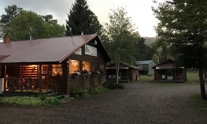 South Fork Cabin | Grandview Cabins & RV Resort: Pet-Friendly Retreat with Spa