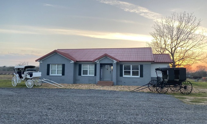 Caldwell Other | Experience Grandview Carriage House: Pet-Friendly Farmhouse