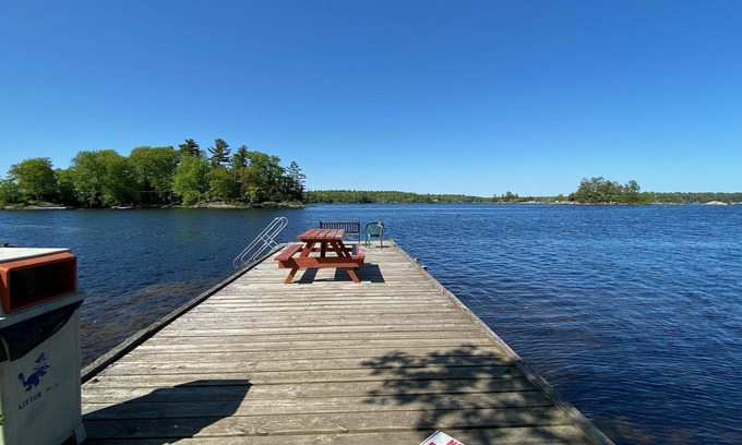 Severn Cottage | Relaxing Family Lakefront Cottage at Grandview Community Club
