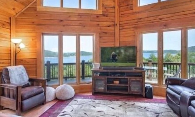 Blue Eye Cabin | Experience GrandView Lodge at Table Rock Lake with Pool & Hot Tub