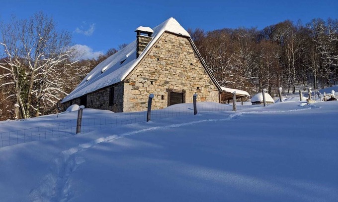 Aucun House | Idyllic Getaway at Grange Contrenète - Pet & Child Friendly