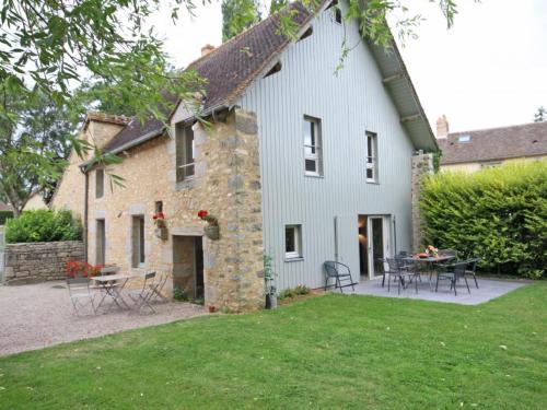 Cerise House | Delightful Gîte with Garden and Terrace near Alençon