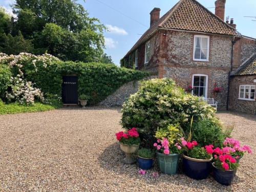Euston Bed & Breakfast | Exceptional Grange Farm: Pet-Friendly Oceanfront Retreat