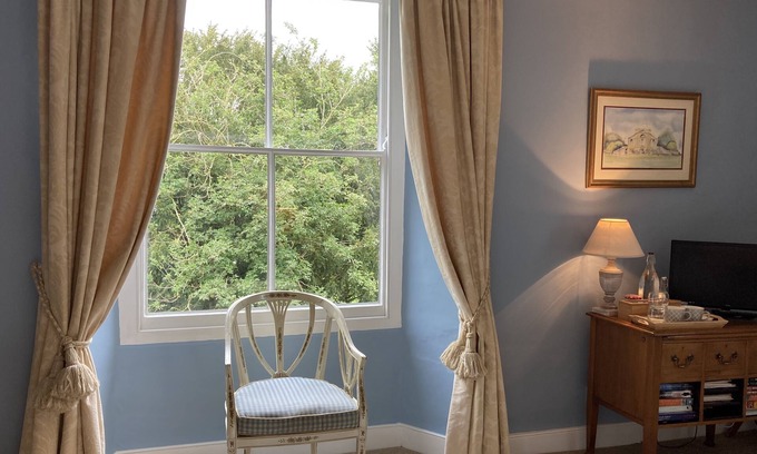 Euston Bed & Breakfast | Inviting Grange Farm House: Guest Rated 9.4, Family-Friendly