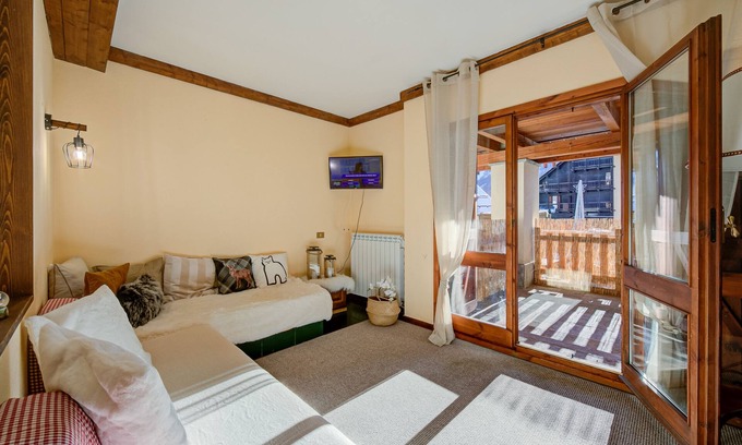 Grangesises Apartment | Discover Grange Hike & Ski: Family-Friendly Suite in Sestriere