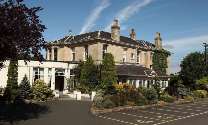 Grangemouth Hotel | Elegant Getaway at Grange Manor with Spa and Breakfast