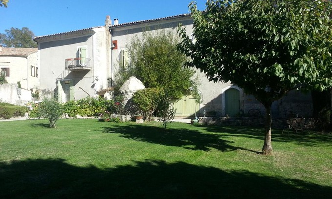 Mane House | Beautiful Grange Voutée with Garden and Pool Access