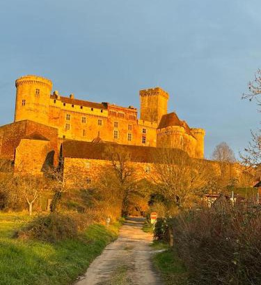 Prudhomat House | Cozy Family Retreat at Grangette au Chateau de Castelnau