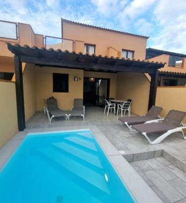 Bahia Calma House | Relaxing Granillo Beach Retreat with Oceanfront Views