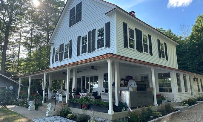 Munsonville House | Unforgettable Stay at Granite Gables with Ocean Views