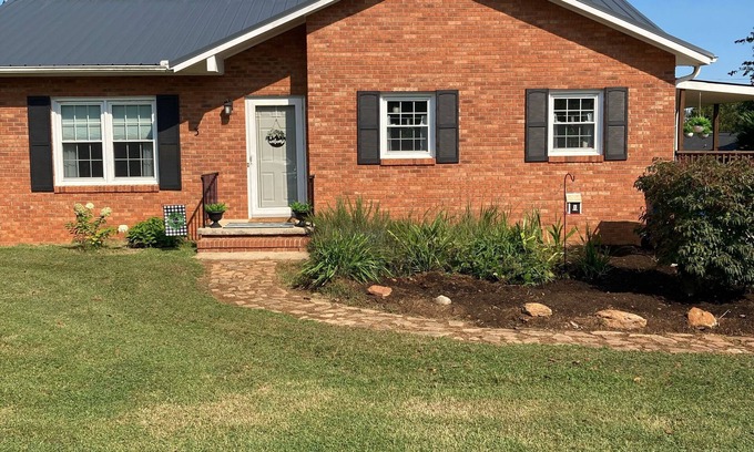 Granite Falls House | Granite Getaway Cottage: Family-Friendly Stay with Breakfast