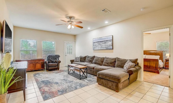 Granite Shoals House | Inviting Granite Getaway with Hot Tub & Family-Friendly Vibes