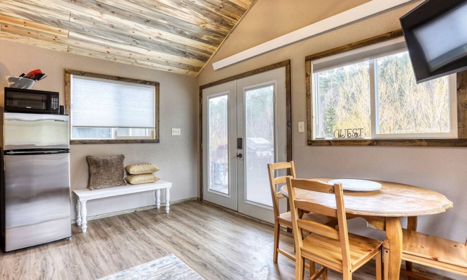 Keystone Cabin | Family-Friendly Black Hills Comfort Cabin with Kitchen Amenities