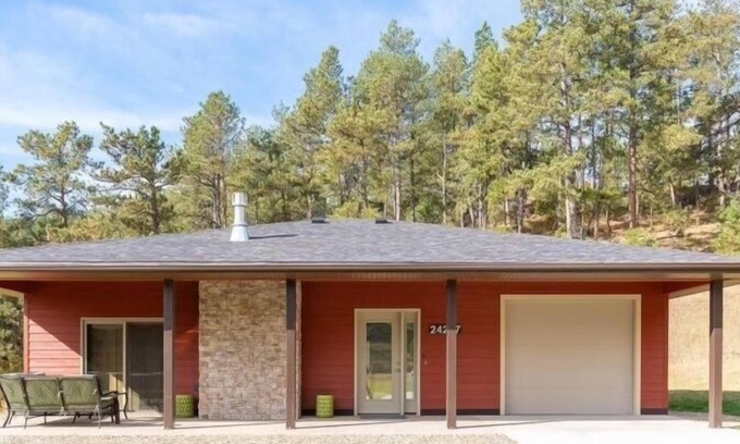 Keystone House | Discover Granite Point: Pet-Friendly Retreat with Spa & Breakfast