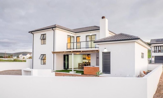 St. Helena Bay House | Discover Granite View: 4-Star Oceanfront Paradise