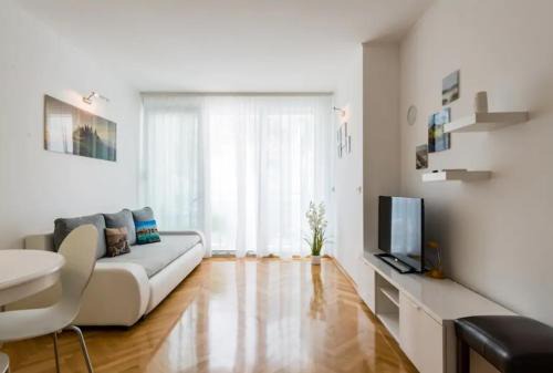 Omis Apartment | Oceanfront Escape at Granny Mira - Rated 9.9 by Guests