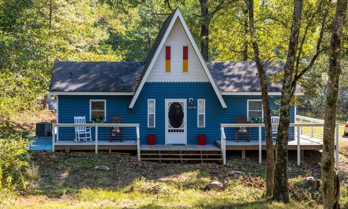 Bismarck Cottage | Cozy Granny's Hidden Cottage with Lake Views in DeGray, AR