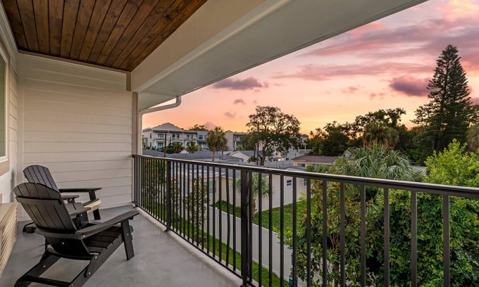 Downtown Dunedin Hotel | Discover Grant Street Inn: Pet-Friendly with Spa & Pool