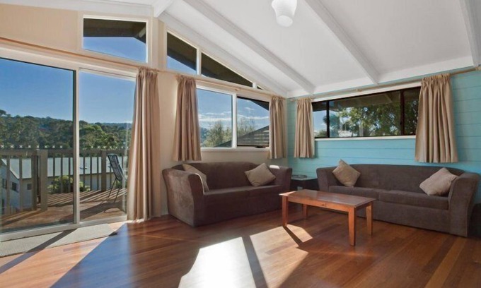Merimbula Cabin | Grantys House: Family-Friendly 3 Bedroom Retreat