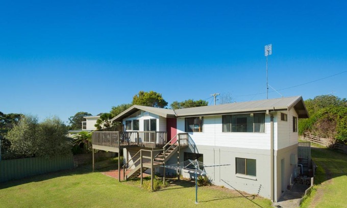 Merimbula House | Family-Friendly Getaway at Grantys House with Pet Amenities