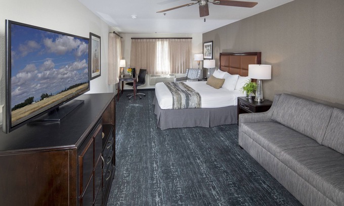 Williams Hotel | Explore Granzella's Inn: Family-Friendly with Top Amenities