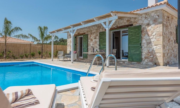 Karavados Villa | Grapevine Cottage: Oceanfront Retreat with 9.9 Guest Rating