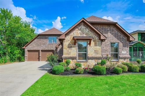 Grapevine House | Grapevine Home: Family-Friendly Retreat Awaits You