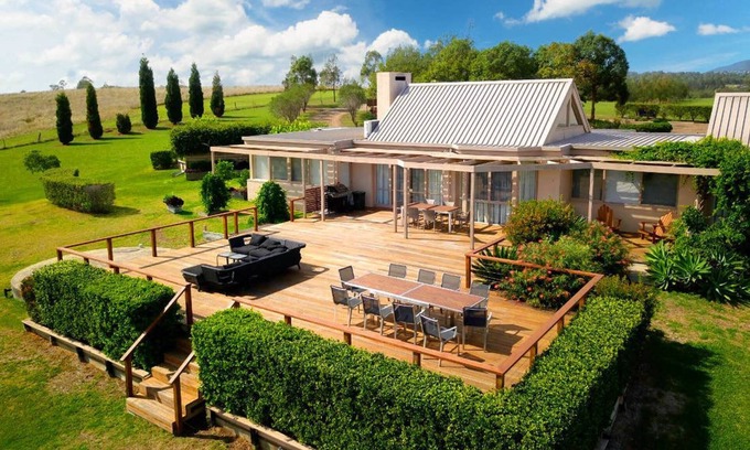 Pokolbin House | Grapevines Boutique Accommodation: Rated 9.4/10, Family-Friendly