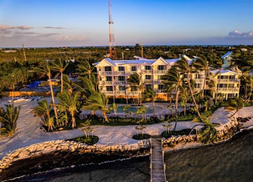 Marathon Hotel | Experience Grassy Flats Resort & Beach Club: Pet-Friendly Getaway
