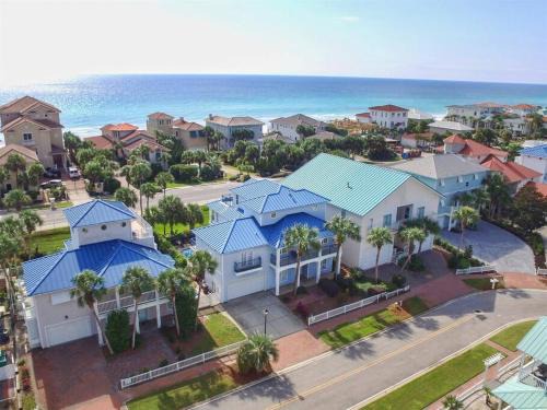 Crystal Shores House | Seaside Escape at Grateful by The Sea Crystal Shores