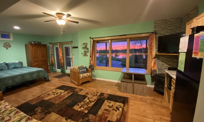 Lapeer Apartment | Pet-Friendly Grateful Suite with Lake View & Spring Special