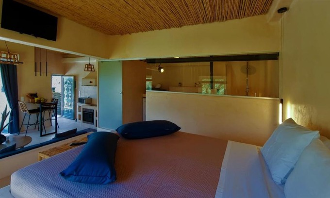 Agios Vasileios Apartment | Guest Rated: Gratelia Studio Damnoni - Pet & Child Friendly