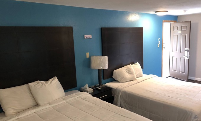 Shields Hotel | Budget-Friendly Gratiot View Motel with Breakfast & Kitchen